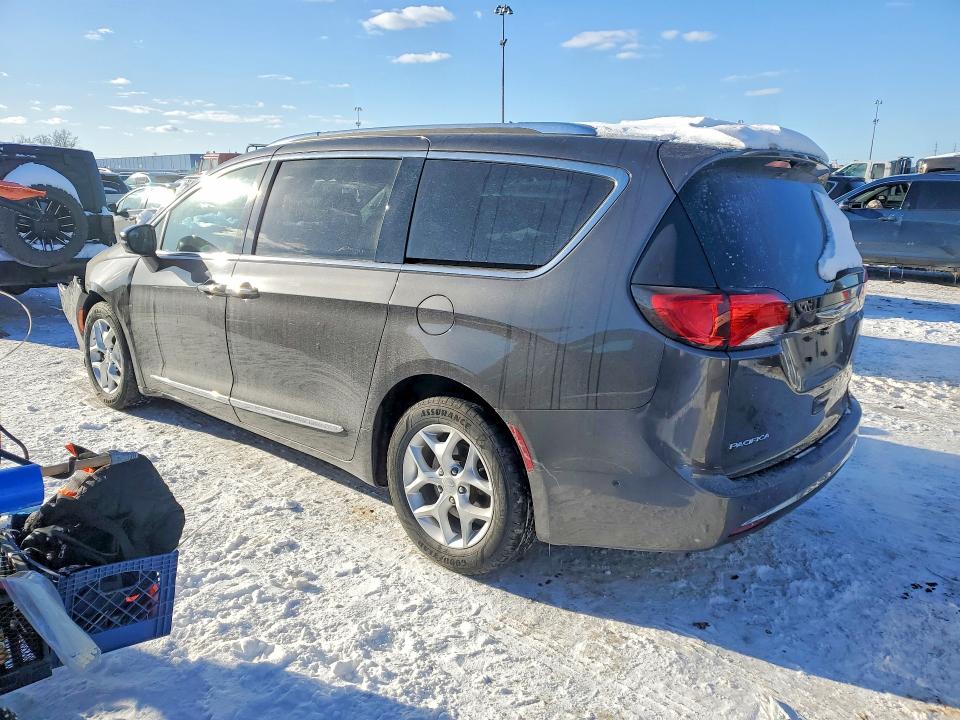 Photo 2 from auction – 2020 CHRYSLER PACIFICA L with VIN 2C4RC1GG5LR151871