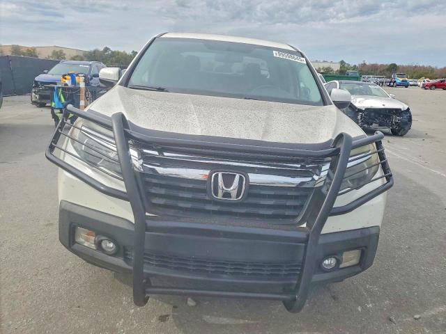 Photo 5 from auction – 2017 HONDA RIDGELINE with VIN 5FPYK2F65HB009558