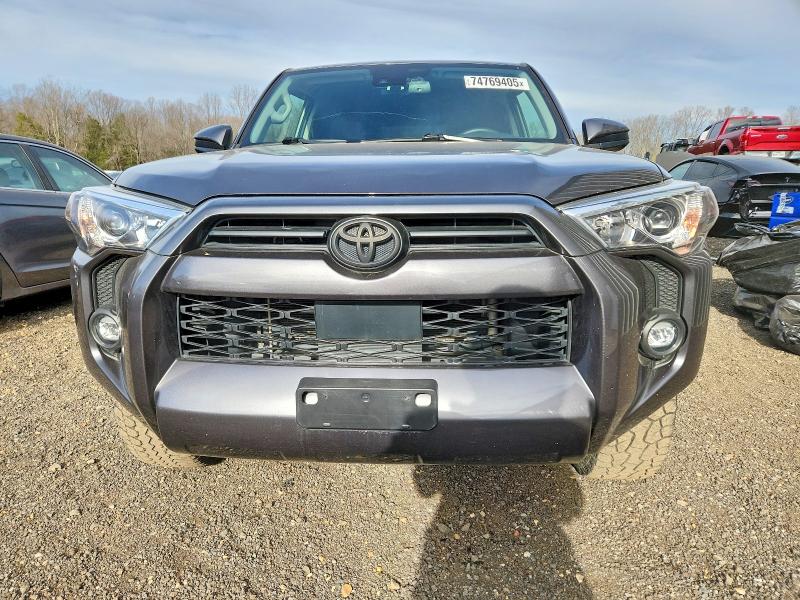 Photo 5 from auction – 2022 TOYOTA 4RUNNER SR with VIN JTEEU5JR9N5274548