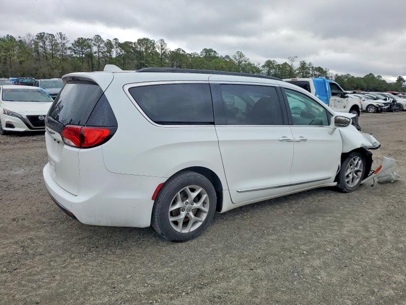Photo 3 from auction – 2017 CHRYSLER PACIFICA T with VIN 2C4RC1BG5HR533560