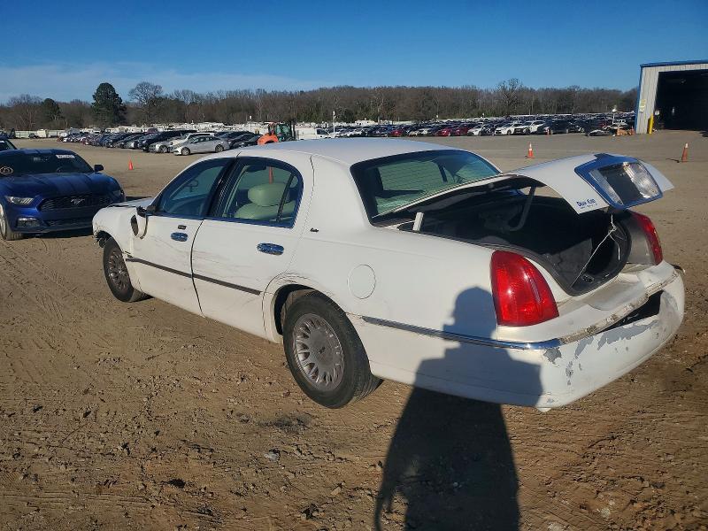Photo 2 from auction – 2002 LINCOLN TOWN CAR C with VIN 1LNHM83W92Y647177