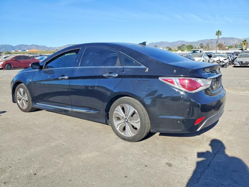 Photo 2 from auction – 2014 HYUNDAI SONATA with VIN KMHEC4A41EA111840