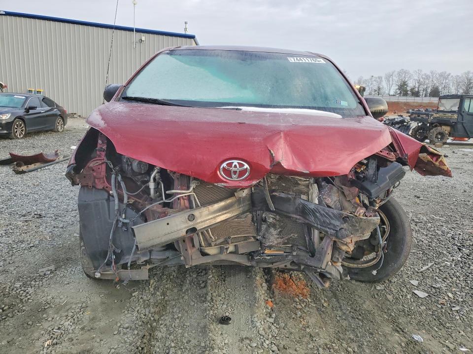 Photo 5 from auction – 2011 TOYOTA SIENNA BAS with VIN 5TDKA3DC8BS001747