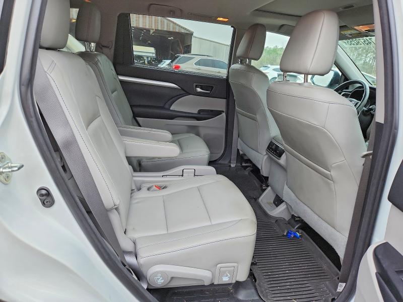 Photo 11 from auction – 2017 TOYOTA HIGHLANDER with VIN 5TDKZRFH8HS525624