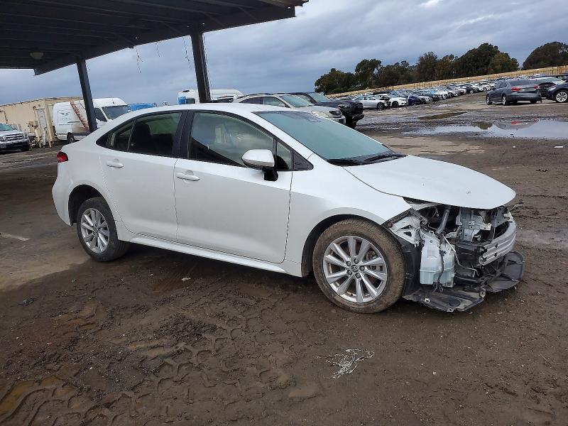 Photo 4 from auction – 2024 TOYOTA COROLLA LE with VIN JTDBCMFE7R3030327