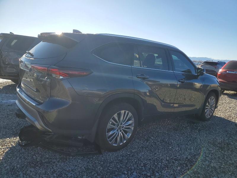 Photo 3 from auction – 2024 TOYOTA HIGHLANDER with VIN 5TDEBRCH9RS636190