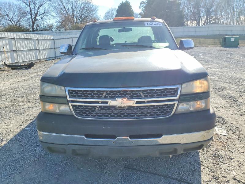 Photo 5 from auction – 2005 CHEVROLET SILVERADO with VIN 1GCHC29U65E224475