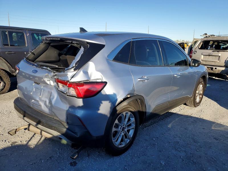 Photo 3 from auction – 2022 FORD ESCAPE with VIN 1FMCU0G6XNUB30746