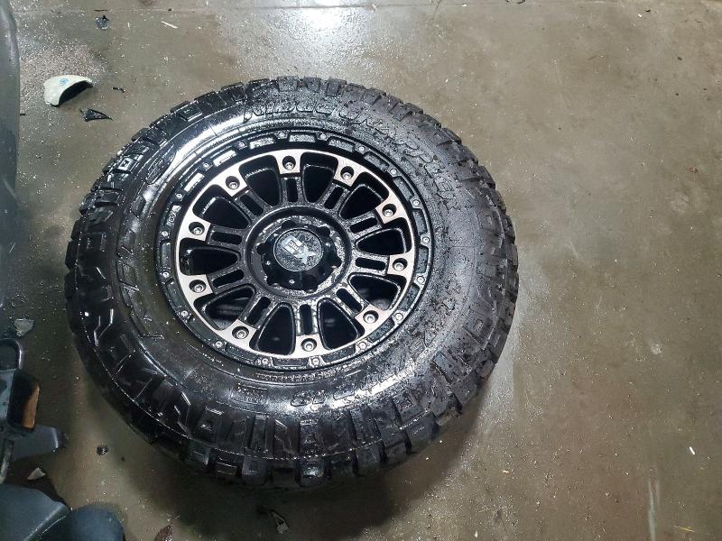 Photo 13 from auction – 2018 TOYOTA 4RUNNER SR with VIN JTEBU5JR5J5595807