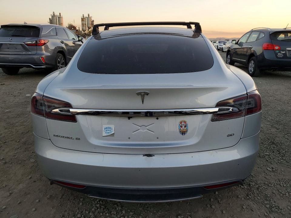 Photo 6 from auction – 2013 TESLA MODEL S with VIN 5YJSA1AG1DFP09194