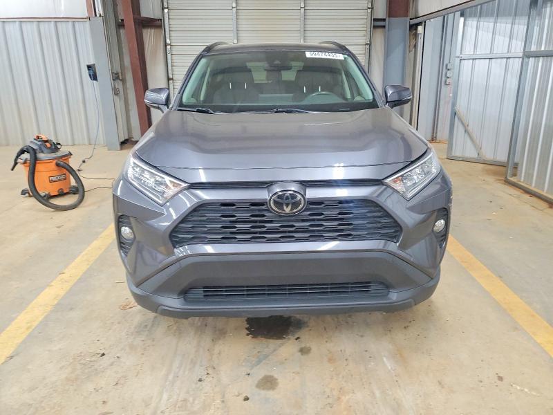 Photo 5 from auction – 2019 TOYOTA RAV4 XLE with VIN JTMP1RFV9KD039152
