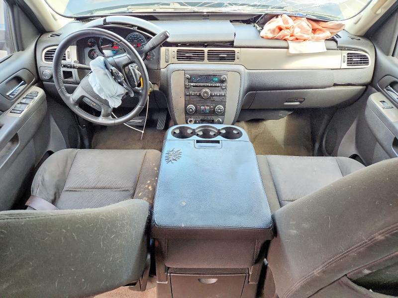 Photo 8 from auction – 2010 CHEVROLET SUBURBAN with VIN 1GNUCHE08AR226825