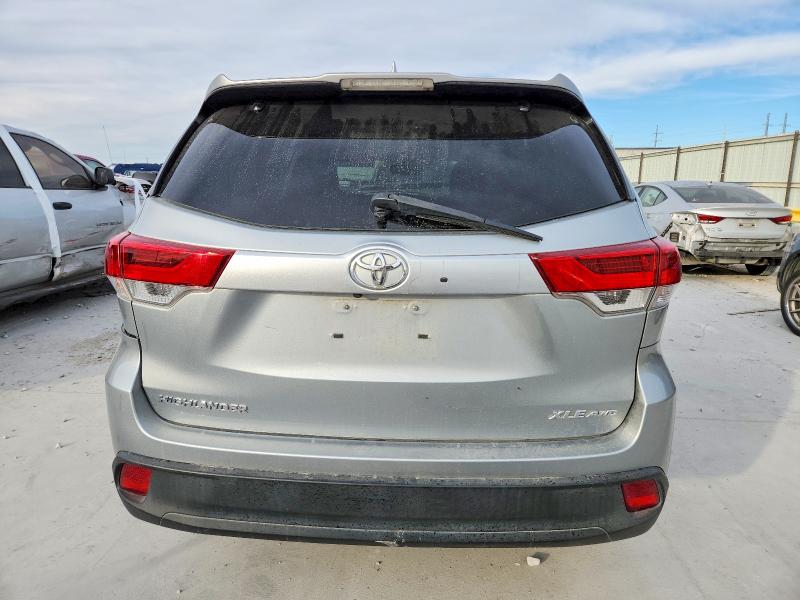 Photo 6 from auction – 2019 TOYOTA HIGHLANDER with VIN 5TDJZRFH0KS578952