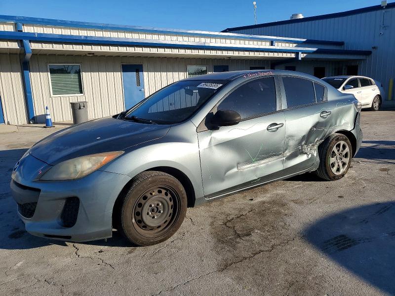 MAZDA 3 I 2013 with VIN JM1BL1U76D1703308 - Photo from auction