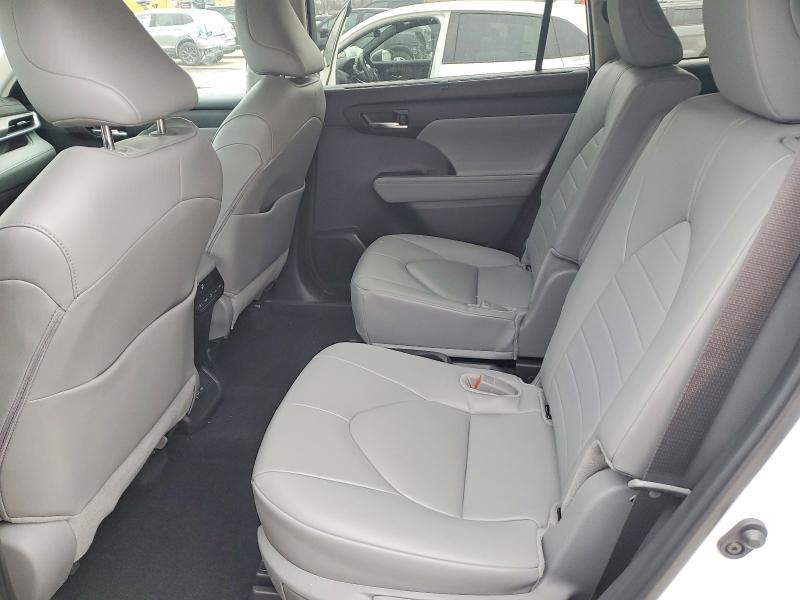Photo 11 from auction – 2024 TOYOTA HIGHLANDER with VIN 5TDKDRBH9RS557617