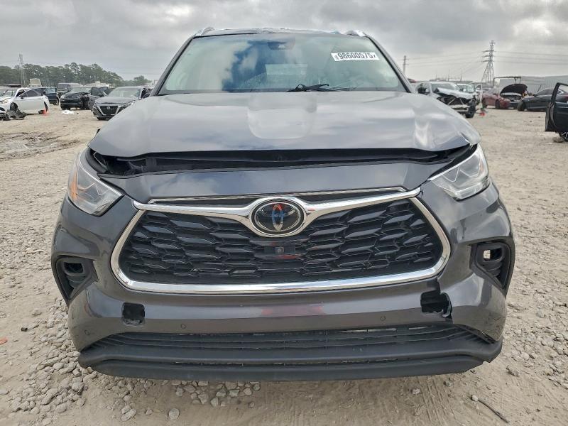 Photo 5 from auction – 2020 TOYOTA HIGHLANDER with VIN 5TDDZRBH8LS038477