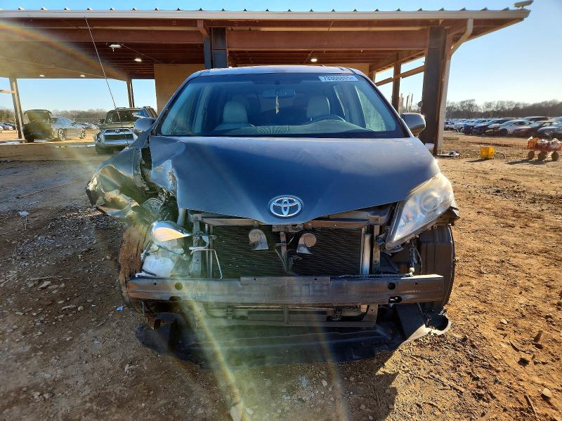 Photo 5 from auction – 2011 TOYOTA SIENNA XLE with VIN 5TDYK3DC5BS029545