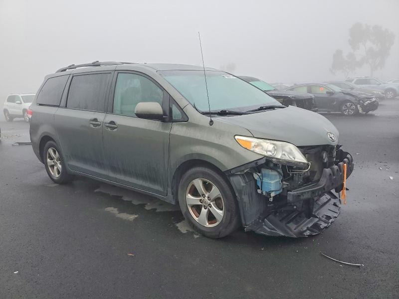 Photo 4 from auction – 2013 TOYOTA SIENNA LE with VIN 5TDKK3DC1DS337899