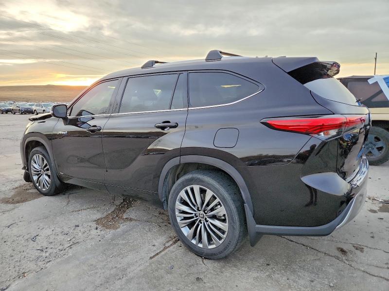 Photo 2 from auction – 2021 TOYOTA HIGHLANDER with VIN 5TDEBRCH2MS020162