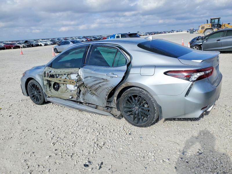 Photo 2 from auction – 2022 TOYOTA CAMRY with VIN 4T1K31AK6NU597947