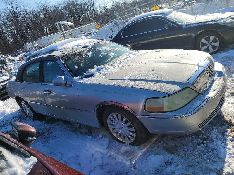 Photo 4 from auction – 2004 LINCOLN TOWN CAR E with VIN 1LNHM81W14Y612526