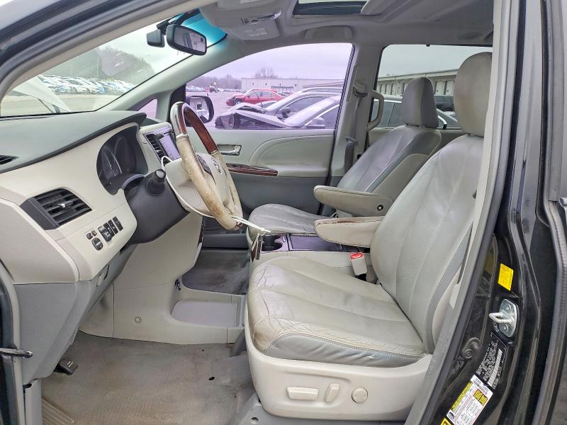 Photo 7 from auction – 2011 TOYOTA SIENNA XLE with VIN 5TDDK3DC8BS008705
