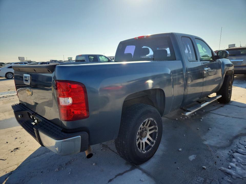 Photo 3 from auction – 2011 CHEVROLET SILVERADO with VIN 1GCRCPEX5BZ302640