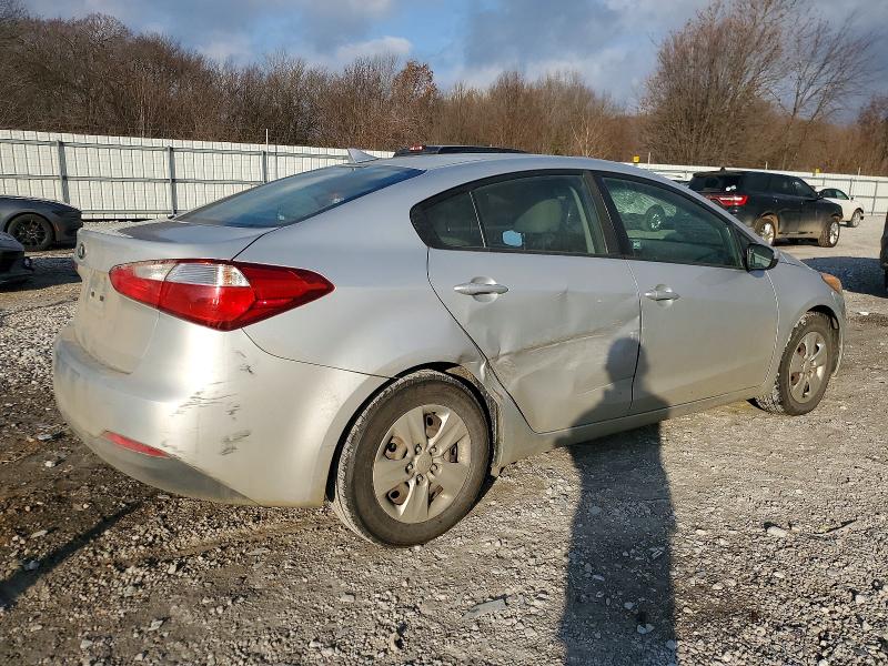Photo 3 from auction – 2016 KIA FORTE LX with VIN KNAFK4A67G5515361