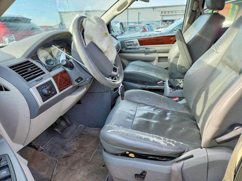 Photo 7 from auction – 2010 CHRYSLER TOWN & COU with VIN 2A4RR5D17AR164103