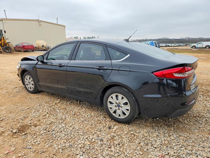 Photo 2 from auction – 2019 FORD FUSION with VIN 3FA6P0G73KR127097