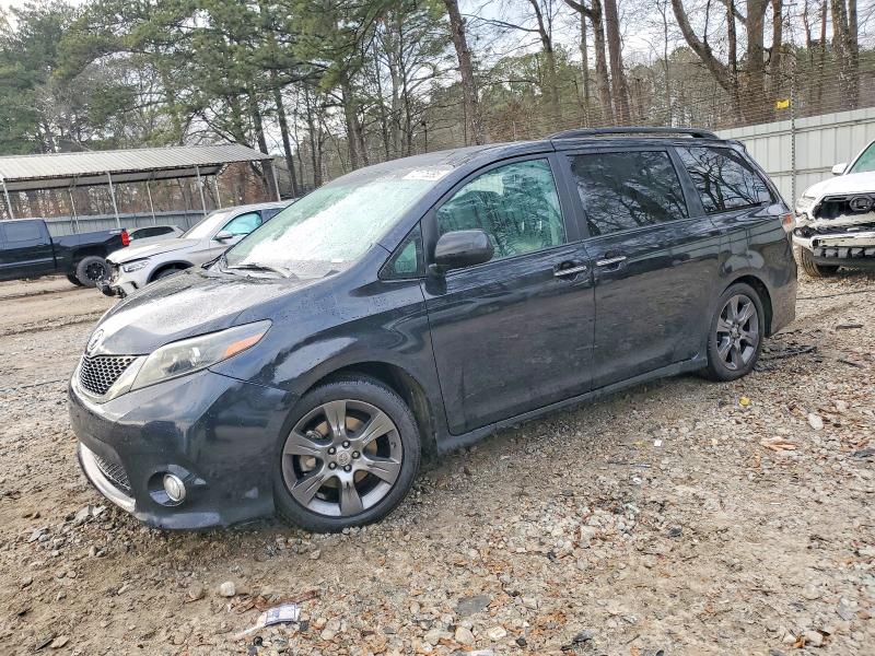 TOYOTA SIENNA SE 2016 with VIN 5TDXK3DC3GS715618 - Photo from auction