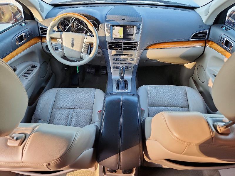 Photo 8 from auction – 2011 LINCOLN MKT with VIN 2LMHJ5AT3BBJ51728