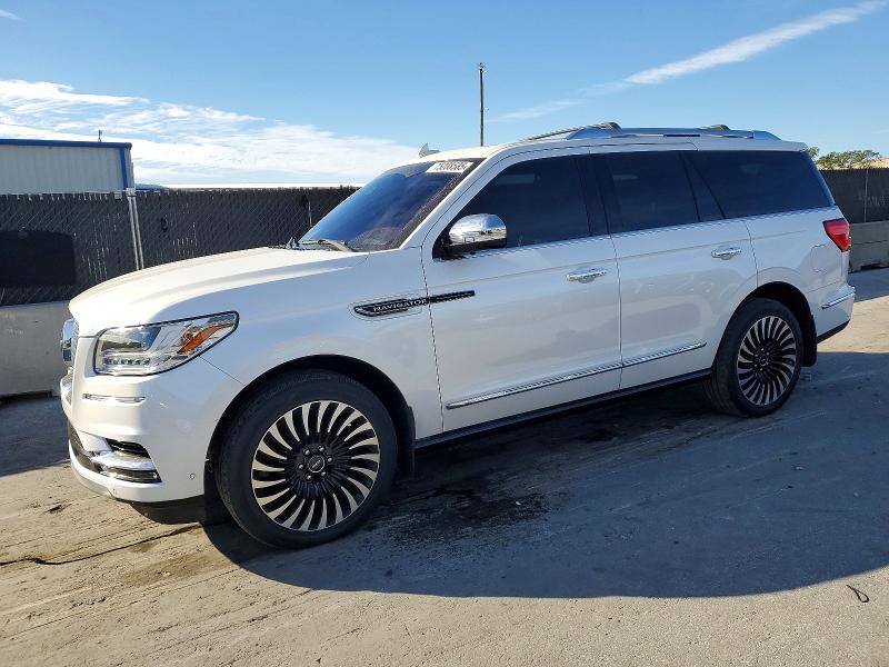 LINCOLN NAVIGATOR 2018 with VIN 5LMJJ2TT2JEL18105 - Photo from auction