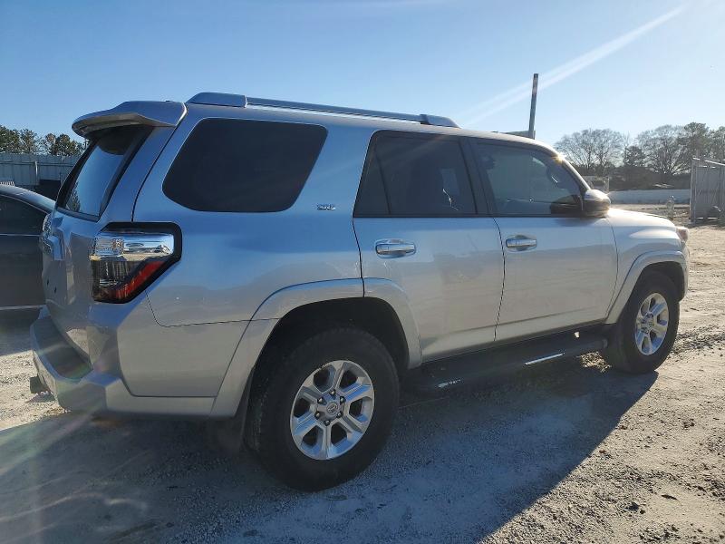 Photo 3 from auction – 2016 TOYOTA 4RUNNER with VIN JTEZU5JR3G5115299