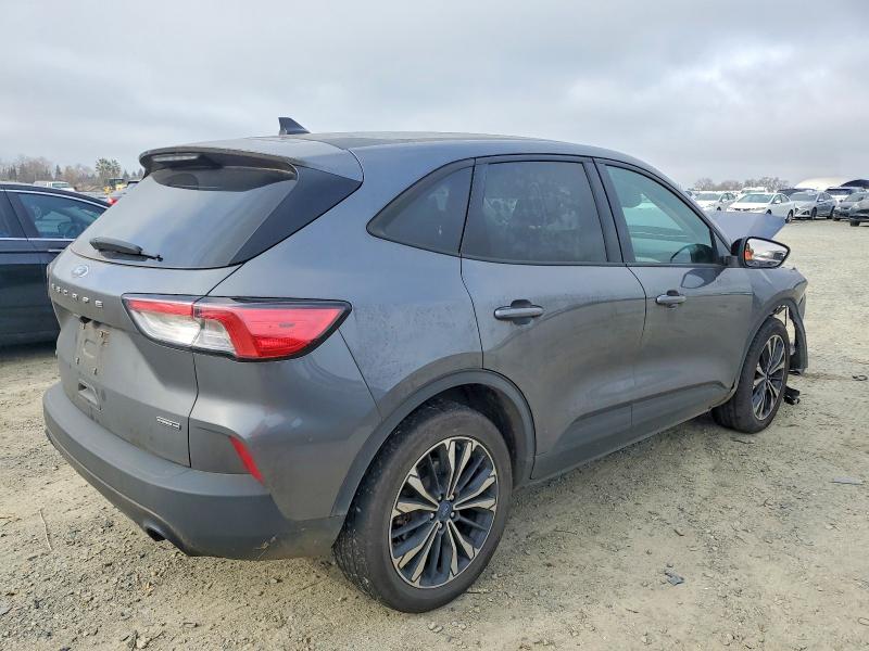 Photo 3 from auction – 2021 FORD ESCAPE with VIN 1FMCU9BZ3MUB12450