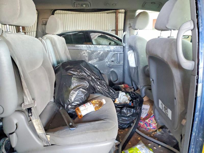 Photo 11 from auction – 2004 TOYOTA SIENNA with VIN 5TDZA23C54S161372