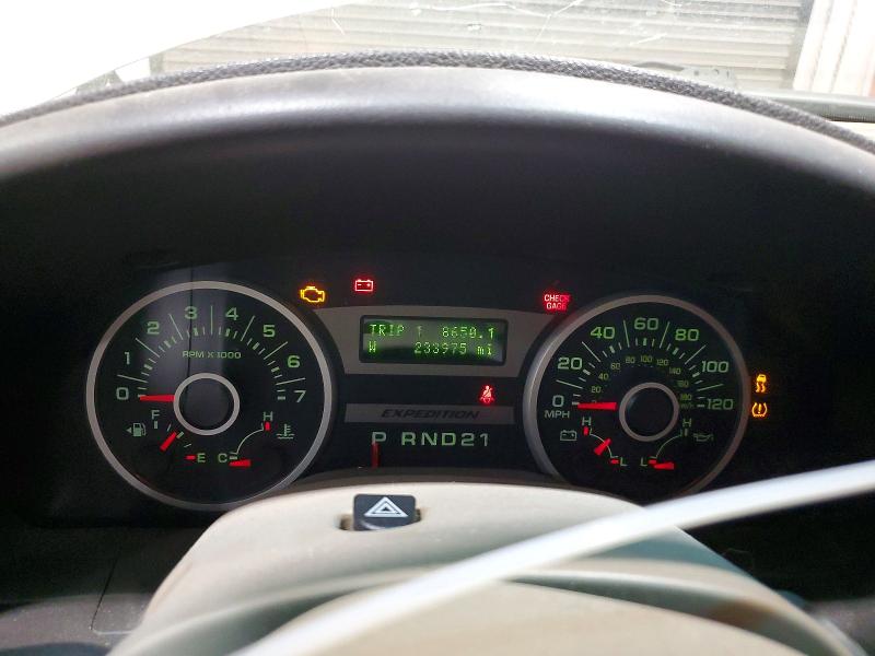 Photo 9 from auction – 2005 FORD EXPEDITION with VIN 1FMPU20505LA60470