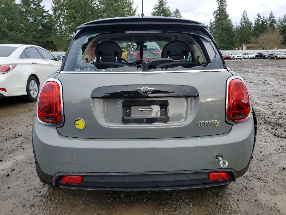 Photo 6 from auction – 2022 MINI COOPER with VIN WMW13DJ05N2R93375