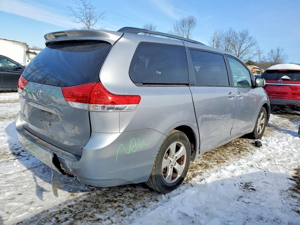 Photo 3 from auction – 2011 TOYOTA SIENNA LE with VIN 5TDKK3DC0BS022847