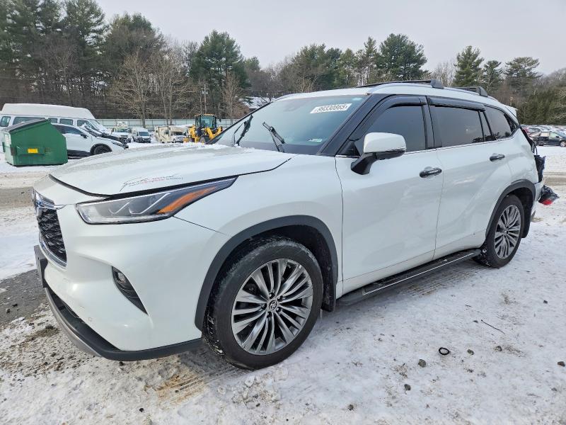 TOYOTA HIGHLANDER 2022 with VIN 5TDFZRBH7NS164406 - Photo from auction