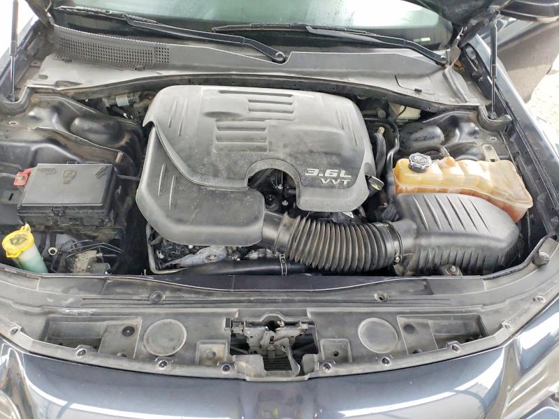 Photo 11 from auction – 2018 CHRYSLER 300 with VIN 2C3CCABG8JH261768