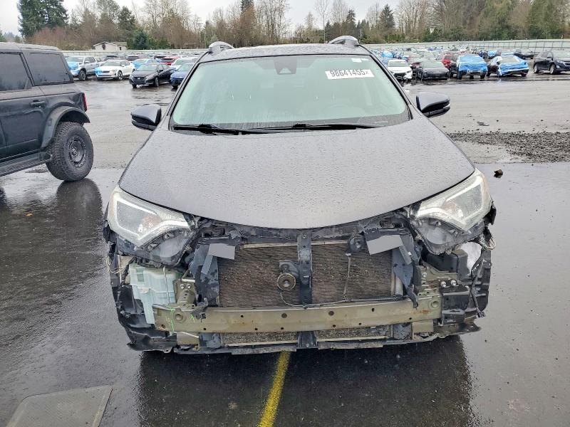 Photo 5 from auction – 2017 TOYOTA RAV4 XLE with VIN 2T3RFREVXHW598992