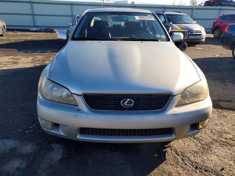 Photo 5 from auction – 2002 LEXUS IS with VIN JTHBD192520055598