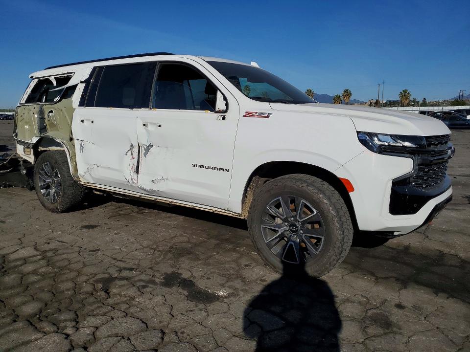 Photo 4 from auction – 2022 CHEVROLET SUBURBAN with VIN 1GNSKDKD5NR275738