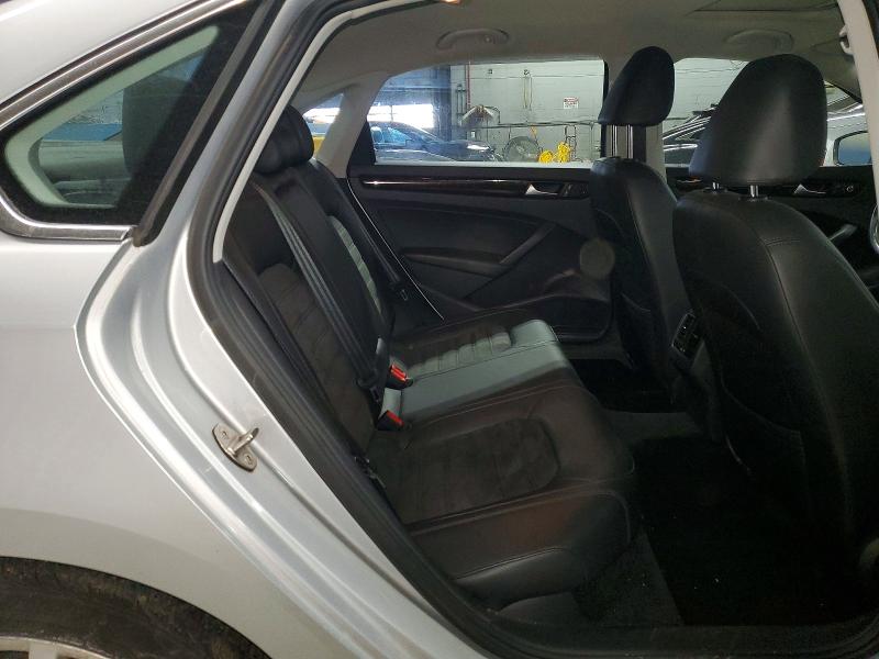 Photo 10 from auction – 2015 VOLKSWAGEN PASSAT SEL with VIN 1VWCS7A30FC123231