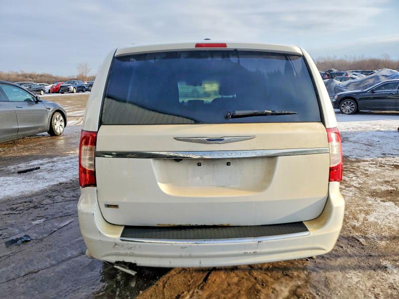 Photo 6 from auction – 2016 CHRYSLER TOWN & COU with VIN 2C4RC1BGXGR289239