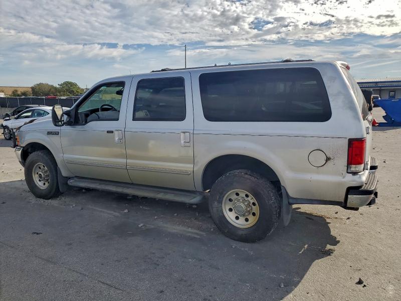 Photo 2 from auction – 2000 FORD EXCURSION with VIN 1FMNU41S9YEE35613