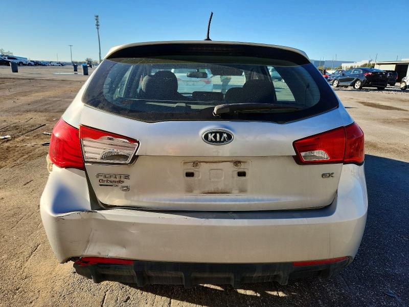 Photo 6 from auction – 2011 KIA FORTE with VIN KNAFU5A20B5356737