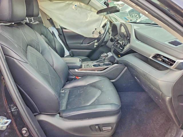 Photo 7 from auction – 2023 TOYOTA HIGHLANDER with VIN 5TDEBRCH5PS591908