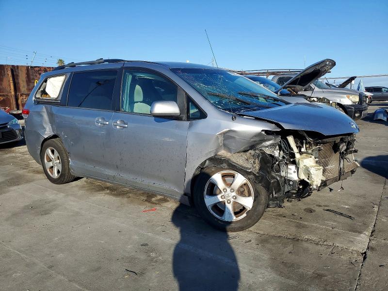 Photo 4 from auction – 2013 TOYOTA SIENNA LE with VIN 5TDKK3DC2DS304636